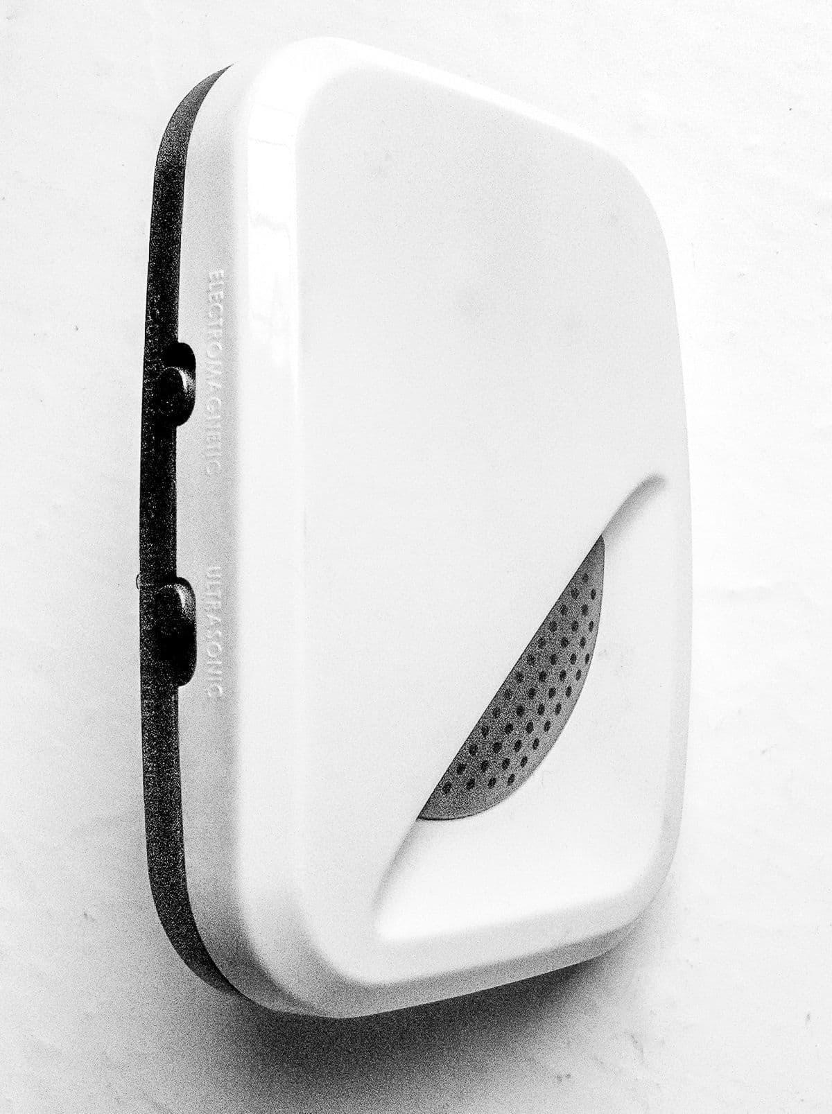 Ultrasonic Mouse, Rat & Spider Repeller (2500 Sq Ft) - Best Ultrasonic Cleaners